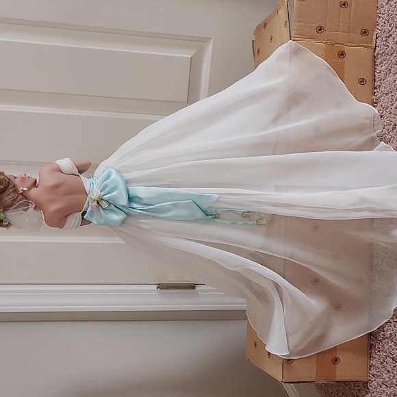 Ashton Drake wedding doll - Picture 2 of 4